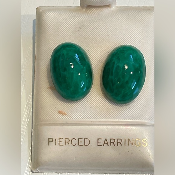 Vintage Green Jade Gemstone Pierced Post Back Earrings Never Worn - Picture 4 of 4